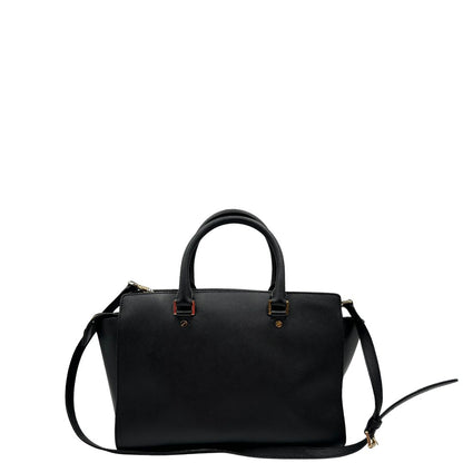 retro Borsa Michael Kors in pelle saffiano nera con parti metalliche dorate; munita di doppi manici stondati e una tracolla amovibile e regolabile, di lusso, originale, ottime condizioni. 