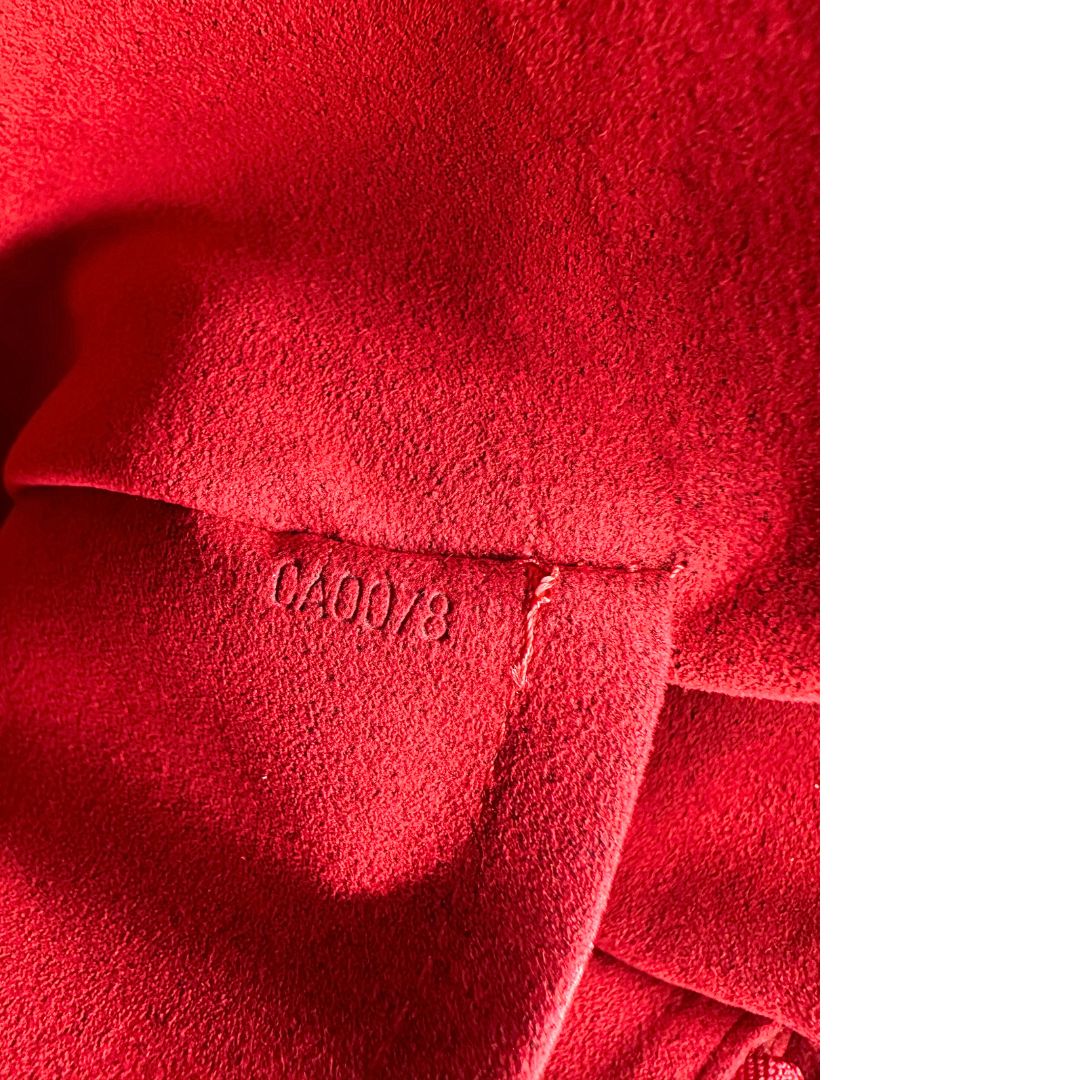 Codice di una Borsa Griet LV in canvas marrone monogram, finiture in vacchetta naturale e metalleria dorata. Indossabile a spalla oppure a mano. Originale, usata, di lusso, in ottime condizioni.