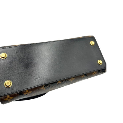 base Borsa Louis Vuitton L.E. in canvas marrone monogram con finiture in pelle nera e parti metalliche dorate, impreziosita da motivo decorativo floreale verniciato nero e un porta address amovibile; munita di doppi manici stondati e una tracolla amovibile. Completa di dustbag, di lusso, originale, ottime condizioni. 