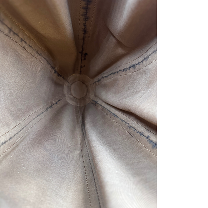 Interno di un Zaino Louis Vuitton in canvas marrone monogram con finiture in vacchetta naturale e parti metalliche dorate; munita di un cinturino centrale con fibbia e un manico amovibili. Indossabile a spalla. Completa di dustbag. Originale, usata, di lusso, in ottime condizioni.