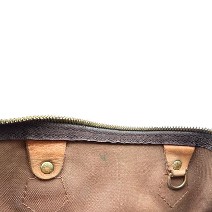 Borsa Speedy 35 in canvas marrone monogram con finiture in vacchetta naturale e parti metalliche dorate; munita di doppi manici stondati e una tracolla amovibile e regolabile. Completa di lucchetto e chiavi. Originale, usato, di lusso, in ottime condizioni.