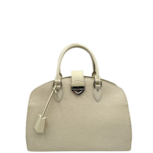 front Borsa Louis Vuitton in pelle epi bianco gesso con parti metalliche argentate; munita di doppi manici stondati, da portare a mano. Completa di lucchetto e chiavi, di lusso, originale, ottime condizioni, usata. 