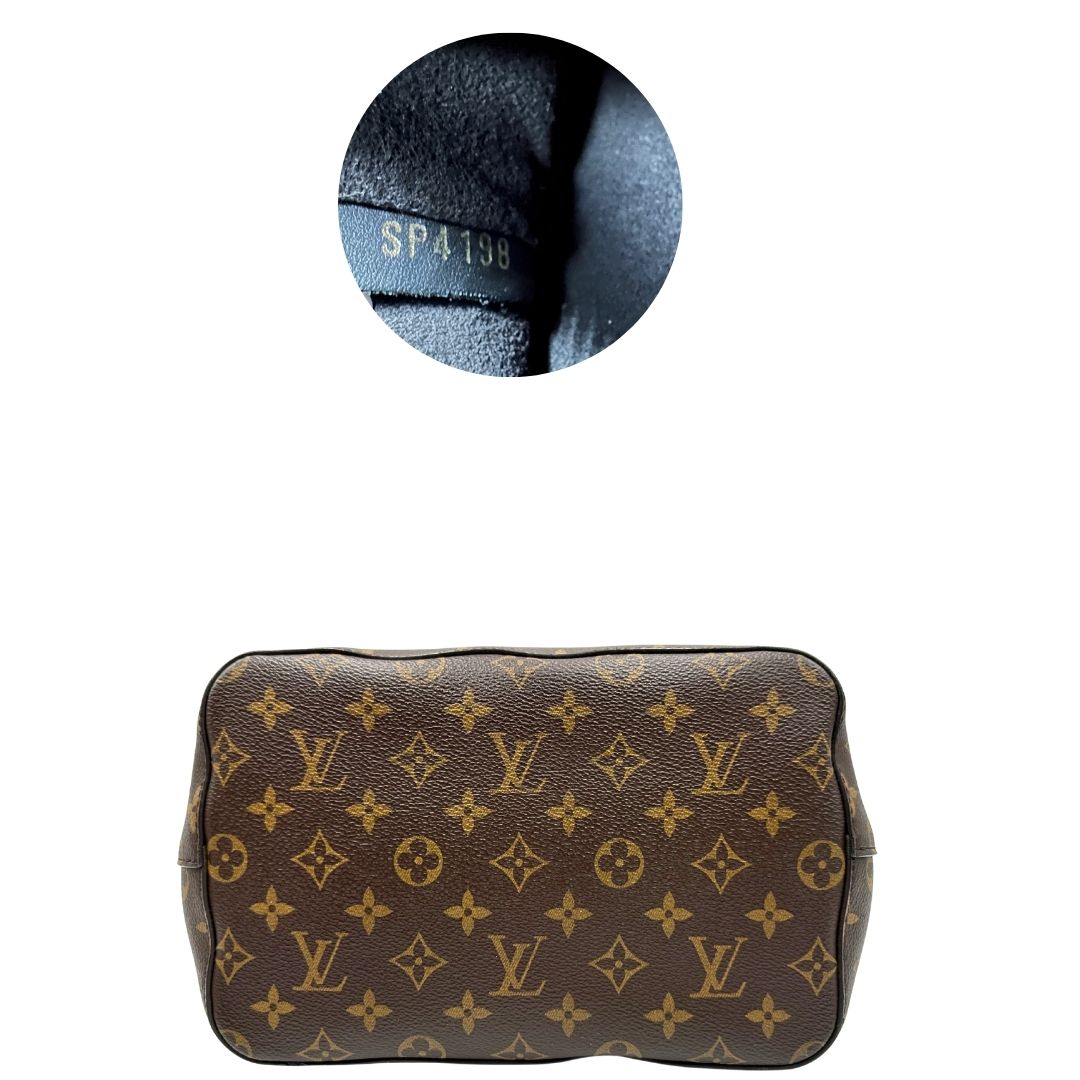 base Borsa Louis Vuitton in canvas marrone monogram con finiture in pelle nera e parti metalliche dorate; munita di una tracolla regolabile e amovibile, indossabile a spalla o a tracolla. Completa di dustbag, di lusso, originale, ottime condizioni. 