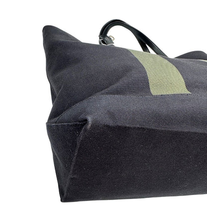 angolo Borsa Saint Laurent in tessuto nero con bande verdi e finiture in pelle; munita di doppi manici e un accessorio portachiavi. Completa di dustbag, di lusso, originale, ottime condizioni. 