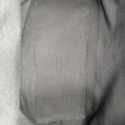 interno Borsa Saint Laurent in tessuto nero con bande verdi e finiture in pelle; munita di doppi manici e un accessorio portachiavi. Completa di dustbag, di lusso, originale, ottime condizioni. 