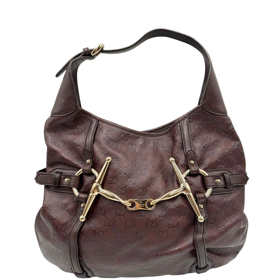 front Borsa Gucci in pelle GG color vinaccia con parti metalliche dorate; munita di un manico singolo e impreziosita da dettaglio Horsebit sul front. Completa di dustbag, di lusso, originale, ottime condizioni. 