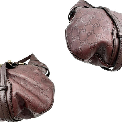 angoli Borsa Gucci in pelle GG color vinaccia con parti metalliche dorate; munita di un manico singolo e impreziosita da dettaglio Horsebit sul front. Completa di dustbag, di lusso, originale, ottime condizioni. 