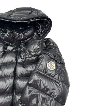  Piumino Moncler in 100 % poliammide nero munito di cappuccio, di lusso, originale, ottime condizioni, usato.