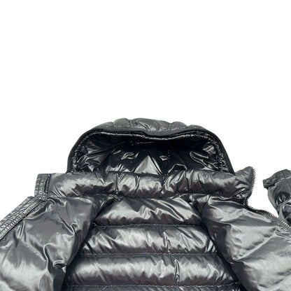  Piumino Moncler in 100 % poliammide nero munito di cappuccio, di lusso, originale, ottime condizioni, usato.