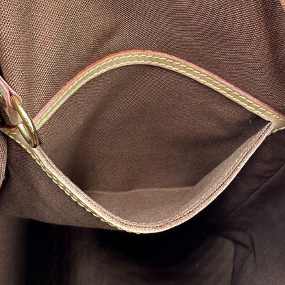 interno Zaino Montsouris mini in canvas marrone monogram con finiture in vacchetta naturale e parti metalliche dorate, munito di un anello sulla parte superiore e due bretelle in vacchetta regolabili con fibbie, di lusso, originale, ottime condizioni. 