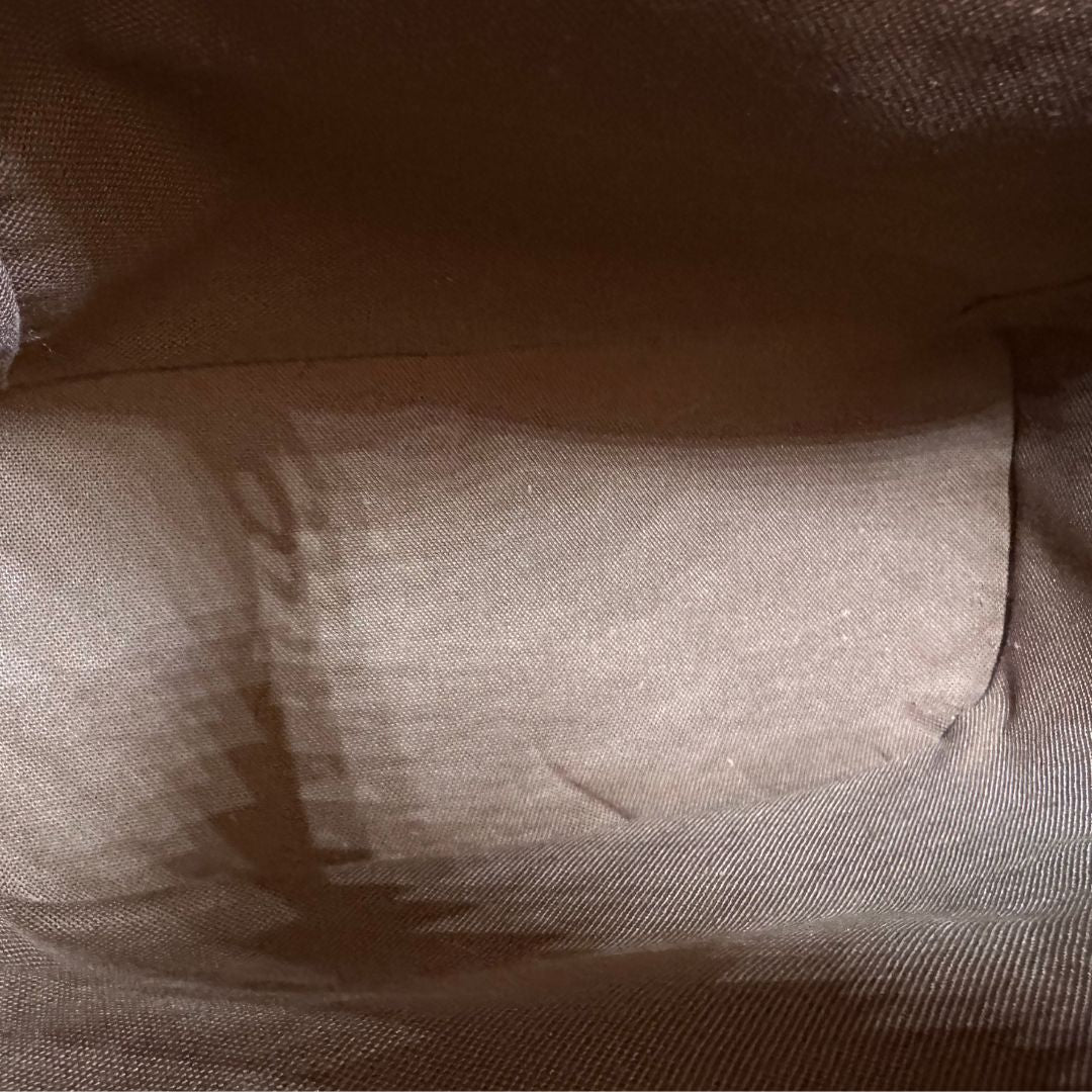 interno Zaino Montsouris mini in canvas marrone monogram con finiture in vacchetta naturale e parti metalliche dorate, munito di un anello sulla parte superiore e due bretelle in vacchetta regolabili con fibbie, di lusso, originale, ottime condizioni. 