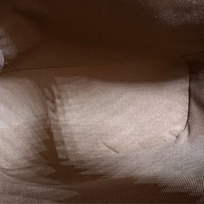 interno Zaino Montsouris mini in canvas marrone monogram con finiture in vacchetta naturale e parti metalliche dorate, munito di un anello sulla parte superiore e due bretelle in vacchetta regolabili con fibbie, di lusso, originale, ottime condizioni. 