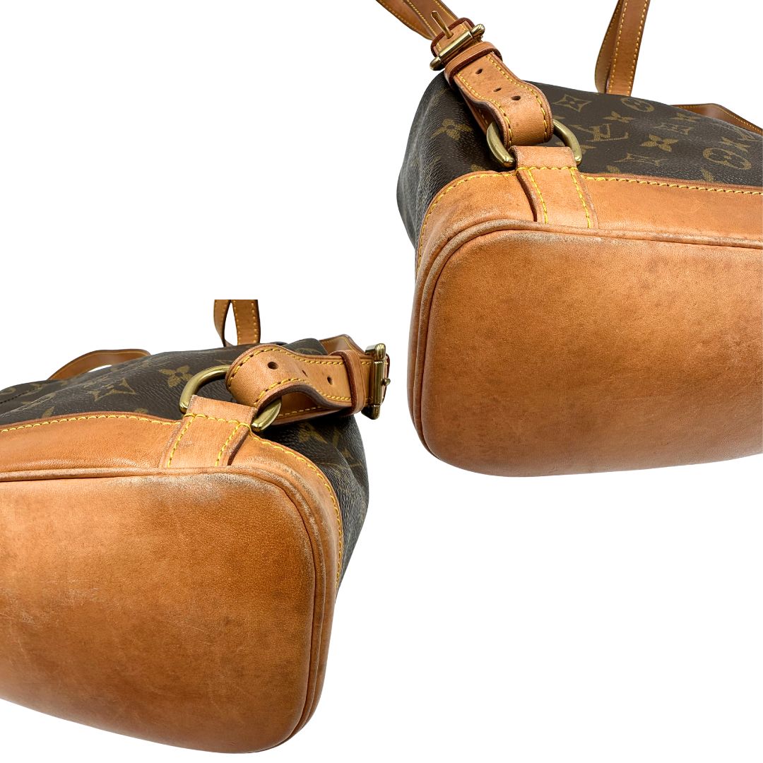 angoli Zaino Montsouris mini in canvas marrone monogram con finiture in vacchetta naturale e parti metalliche dorate, munito di un anello sulla parte superiore e due bretelle in vacchetta regolabili con fibbie, di lusso, originale, ottime condizioni. 