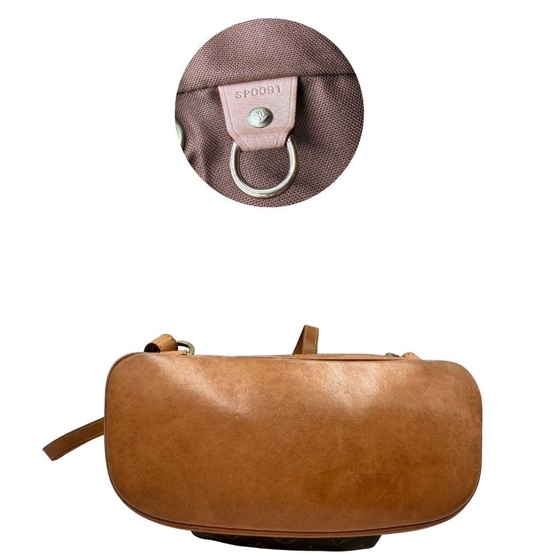 base Zaino Montsouris mini in canvas marrone monogram con finiture in vacchetta naturale e parti metalliche dorate, munito di un anello sulla parte superiore e due bretelle in vacchetta regolabili con fibbie, di lusso, originale, ottime condizioni. 
