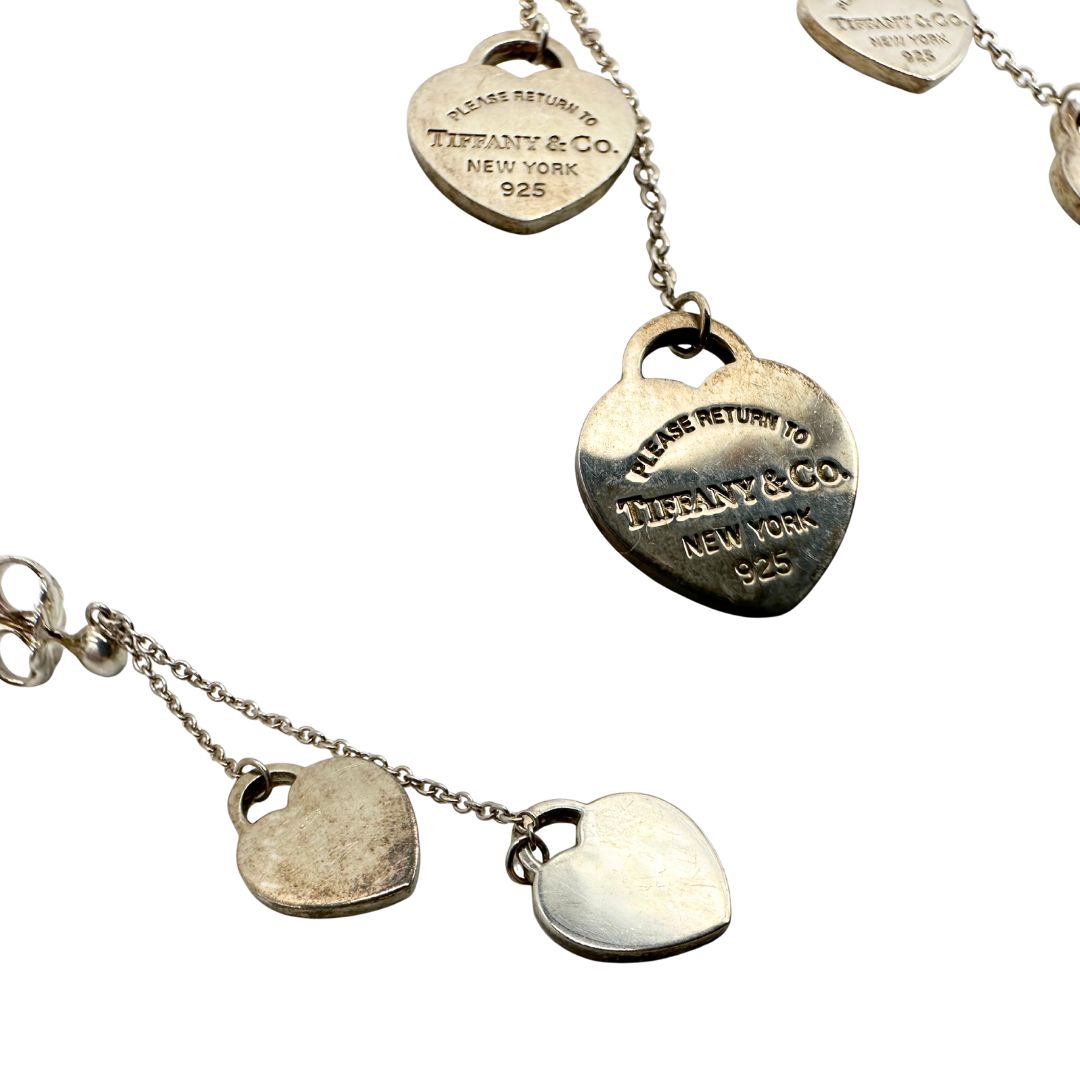 Orecchini Tiffany&Co. della collezione Return To Tiffany con pendenti a forma di cuore in argento 925. Completi di sacchetto, di lusso, originale, ottime condizioni, usata.