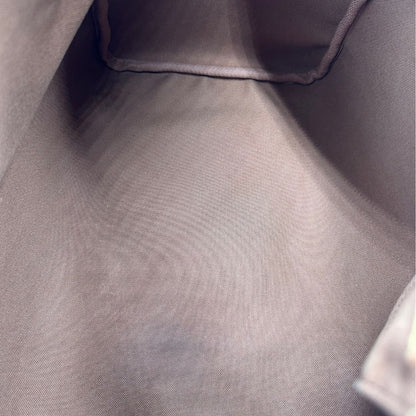 interno Borsa Louis Vuitton in canvas marrone monogram con finiture in vacchetta naturale e parti metalliche dorate; munita di doppi manici stondati. Completa di dustbag, lucchetto e chiavi, di lusso, originale, ottime condizioni. 