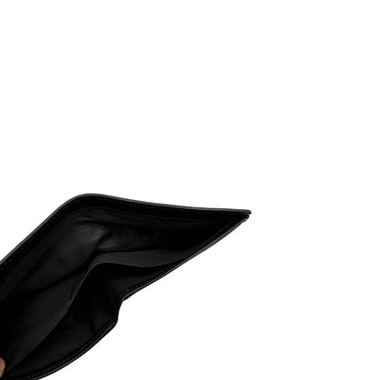 Interno di un Portafoglio Gucci pelle nera GG impreziosito da striscia Web verde e rossa. Completo di scatola e dustbag. Originale, usata, di lusso, in ottime condizioni.