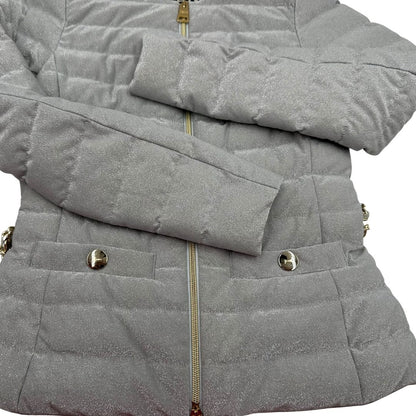 Piumino Herno in 79% poliestere e 21% poliammide argento effetto laminato, munito di due cinture in pelle e catena dorata, di lusso, originale, ottime condizioni, usato
