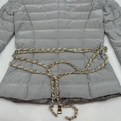 Piumino Herno in 79% poliestere e 21% poliammide argento effetto laminato, munito di due cinture in pelle e catena dorata, di lusso, originale, ottime condizioni, usato 