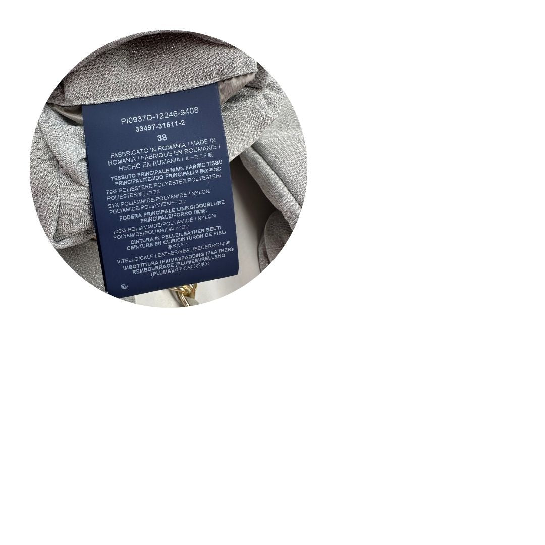 Piumino Herno in 79% poliestere e 21% poliammide argento effetto laminato, munito di due cinture in pelle e catena dorata, di lusso, originale, ottime condizioni, usato