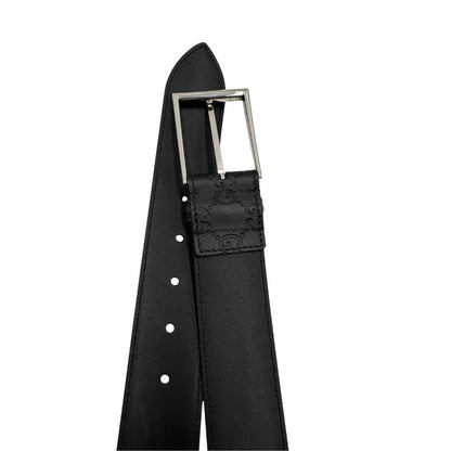 Cintura Gucci in pelle nera GG con parti metalliche argentate.