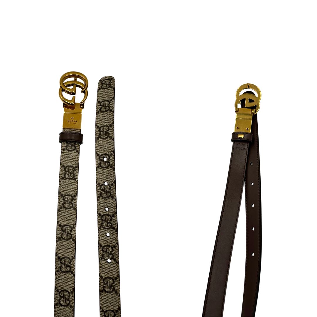  Cintura Gucci reversibile in canvas beige GG e marrone con parti metalliche dorate, di lusso, ottime condizioni, usata.
