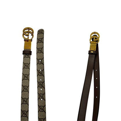  Cintura Gucci reversibile in canvas beige GG e marrone con parti metalliche dorate, di lusso, ottime condizioni, usata.