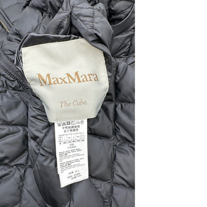 Piumino Max Mara trapuntato nero in 100% poliammide, munito di doppie cinture elastiche, di lusso, originale, usato.