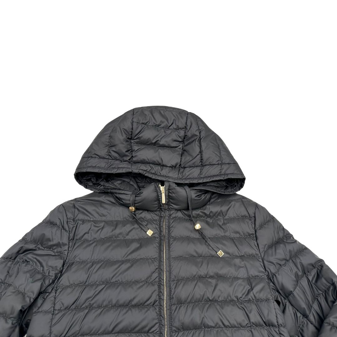 Piumino Max Mara trapuntato nero in 100% poliammide, munito di doppie cinture elastiche, di lusso, originale, usato.