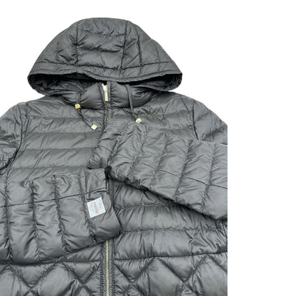 Piumino Max Mara trapuntato nero in 100% poliammide, munito di doppie cinture elastiche, di lusso, originale, usato.