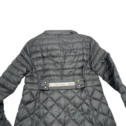 Piumino Max Mara trapuntato nero in 100% poliammide, munito di doppie cinture elastiche, di lusso, originale, usato.