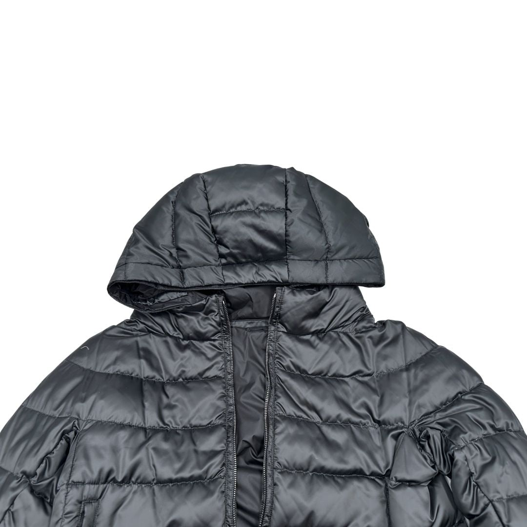 Piumino The Cube Max Mara in 57% poliammide e 43% poliestere nero con dettagli metallici argentati, di lusso, originale, ottime condizioni, usata.