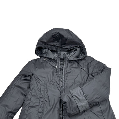 Piumino The Cube Max Mara in 57% poliammide e 43% poliestere nero con dettagli metallici argentati, di lusso, originale, ottime condizioni, usata.