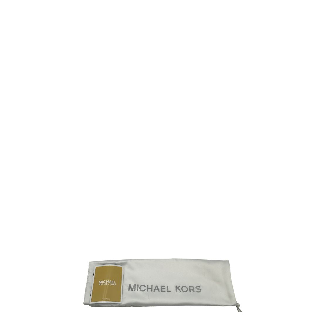 dustbag Borsa MK in pelle fucsia con parti metalliche dorate; munita di una tracolla in catena e pelle regolabile e mini logo sul front. Completa di dustbag, di lusso, eccellenti condizioni, usata.