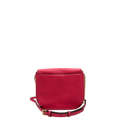 retro Borsa MK in pelle fucsia con parti metalliche dorate; munita di una tracolla in catena e pelle regolabile e mini logo sul front. Completa di dustbag, di lusso, eccellenti condizioni, usata. 