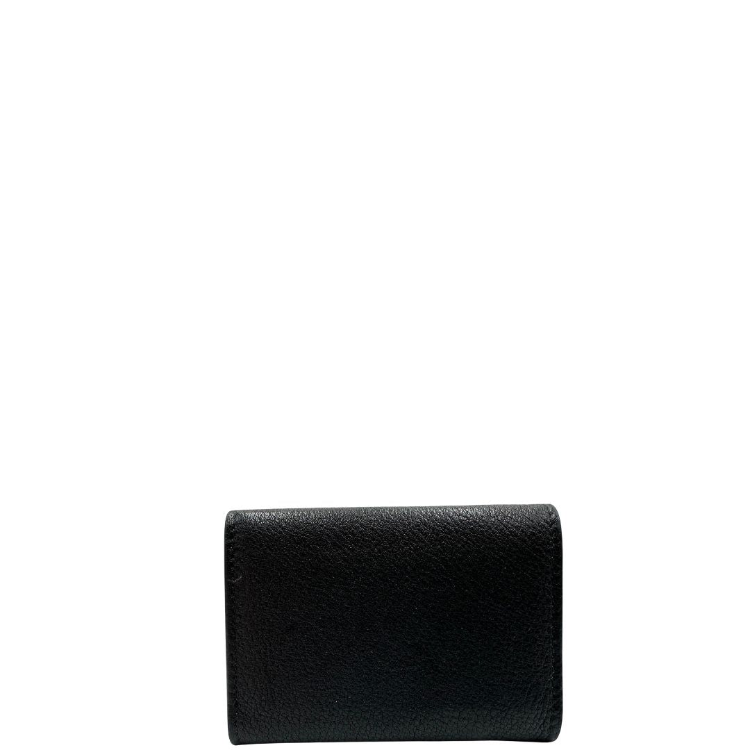 retro Portafoglio Prada in pelle martellata nera con parti metalliche dorate. Completa di scatola, di lusso, ottime , usata. 