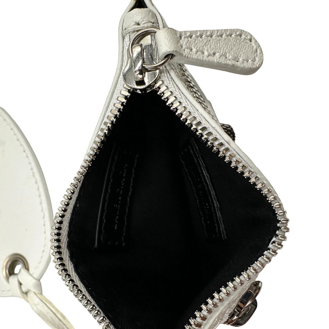 interno Borsa Balenciaga in pelle crinkled bianca con parti metalliche argentate; munita di doppi manici stondati e una tracolla regolabile. Completa di dustbag, di lusso, originale, ottime condizioni. 