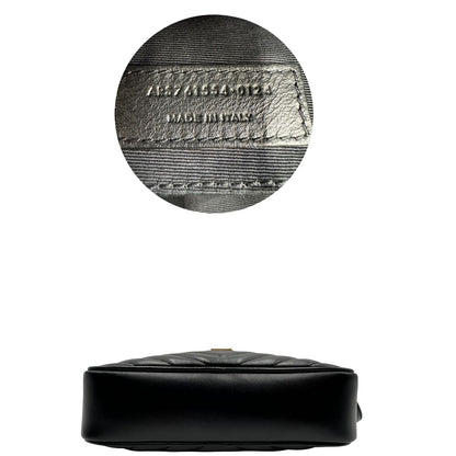 base Tracolla Saint Laurent in pelle nera trapuntata con parti metalliche dorate; impreziosita da logo Cassandre sul front. Indossabile a tracolla. Completa di dustbag, di lusso, originale, ottime condizioni. 