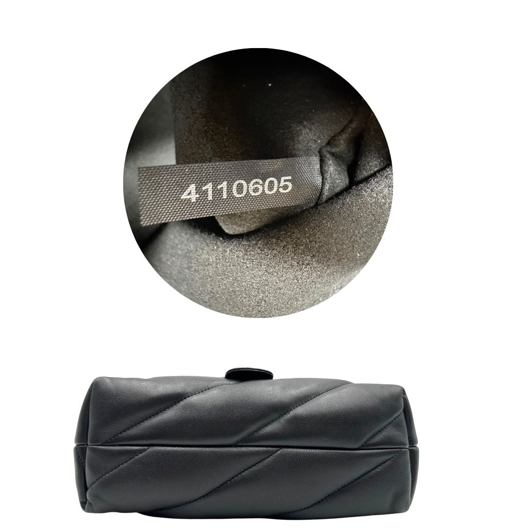 Base di una Borsa Pinko in pelle trapuntata nera con parti metalliche argentate; munita di una tracolla in catena con spallaccio in pelle. Completa di dustbag. Originale, usata, di lusso, in ottime condizioni.