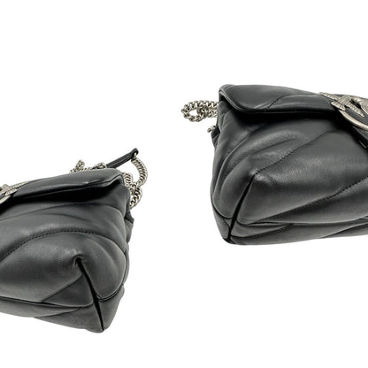 Angoli di una Borsa Pinko in pelle trapuntata nera con parti metalliche argentate; munita di una tracolla in catena con spallaccio in pelle. Completa di dustbag. Originale, usata, di lusso, in ottime condizioni.