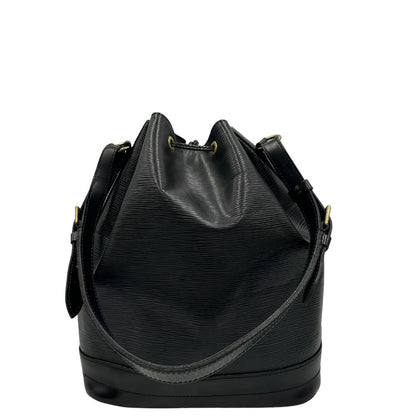 Retro di un secchiello Noé Louis Vuitton in pelle Epi nera, con parti metalliche dorate e manico regolabile con fibbia. Indossabile a spalla. Completa di dustbag.