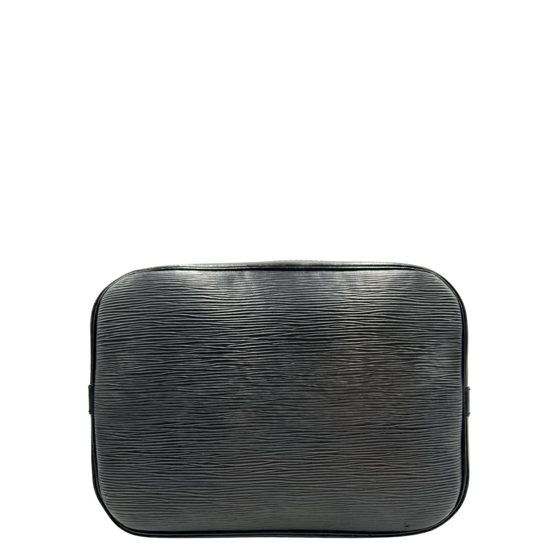 Base di un secchiello Noé Louis Vuitton in pelle Epi nera, con parti metalliche dorate e manico regolabile con fibbia. Indossabile a spalla. Completa di dustbag.