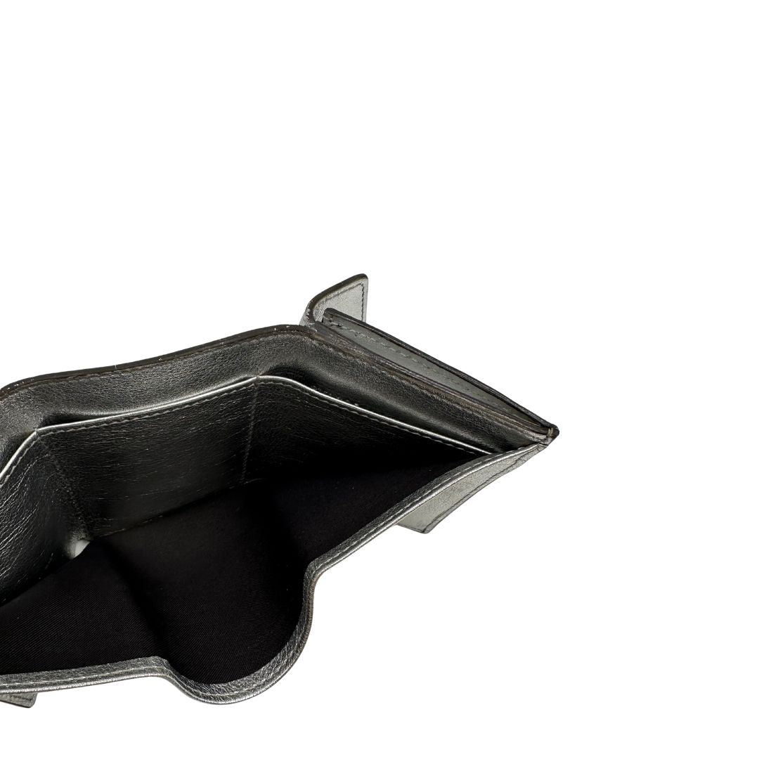 Portafoglio Fendi in pelle marrone trama Zucca e pelle color argento metallizzato, di lusso, originale, ottime condizioni.