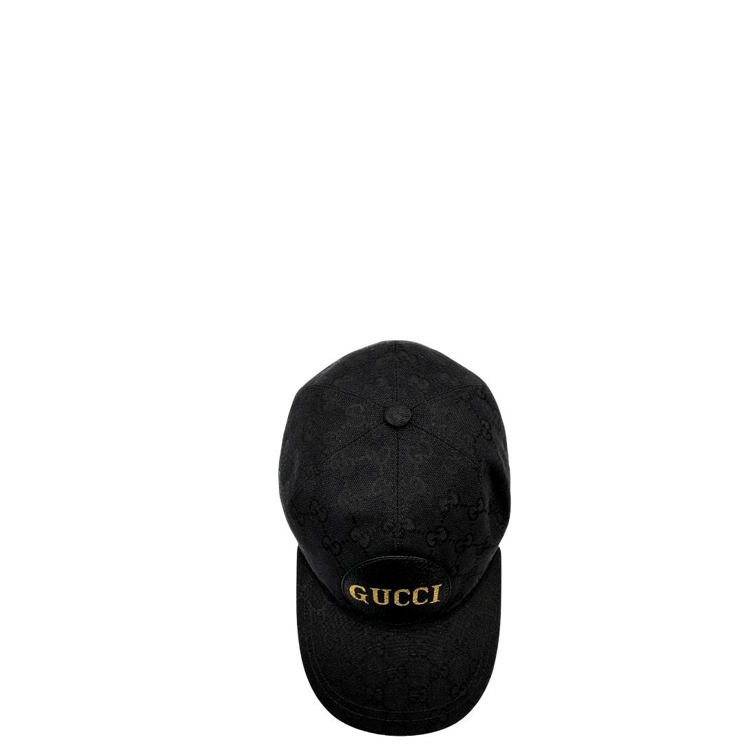 Cappello Gucci in tessuto GG nero con logo frontale dorato. Munito di dustbag e cartellino, di lusso, originale, ottime condizioni.