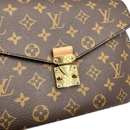 Borsa Louis Vuitton Métis in canvas marrone monogram con dettagli in vacchetta naturale e parti metalliche dorate. Munita di un manico singolo e una tracolla regolabile e amovibile. Dotata di scatola e dustbag, di lusso, originale, ottime condizioni. 