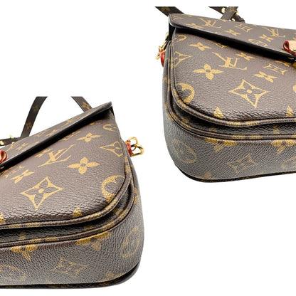 angoli Borsa Louis Vuitton Métis in canvas marrone monogram con dettagli in vacchetta naturale e parti metalliche dorate. Munita di un manico singolo e una tracolla regolabile e amovibile. Dotata di scatola e dustbag, di lusso, originale, ottime condizioni. 