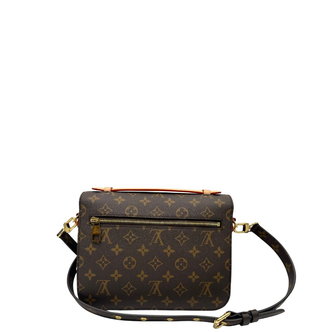 retrto dells Borsa Louis Vuitton Métis in canvas marrone monogram con dettagli in vacchetta naturale e parti metalliche dorate. Munita di un manico singolo e una tracolla regolabile e amovibile. Dotata di scatola e dustbag, di lusso, originale, ottime condizioni.