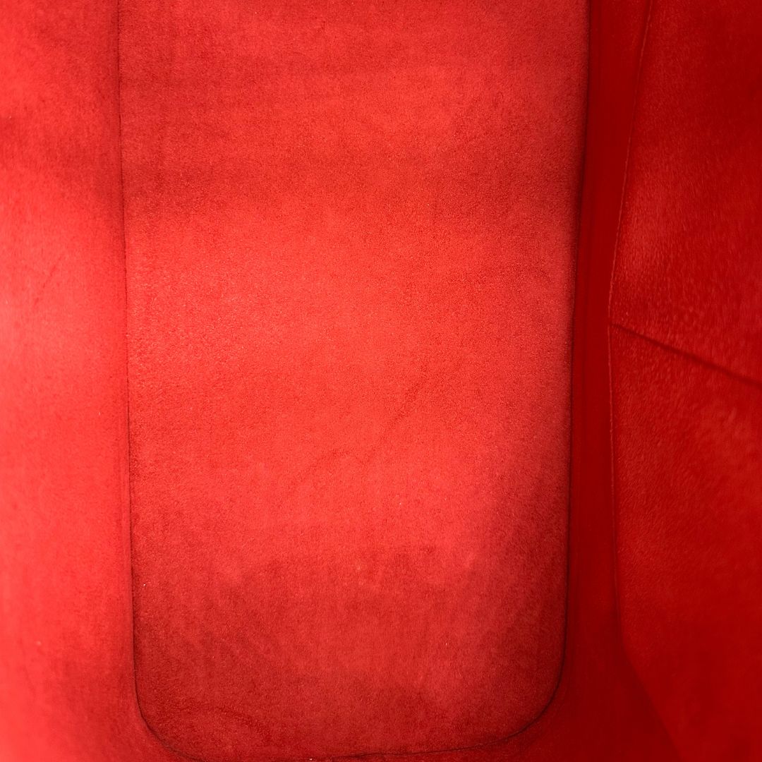 interno  Borsa Alma GM Louis Vuitton in pelle Epi rossa con parti metalliche argentate, munita di due manici stondati. Completa di lucchetto e chiavi, di lusso, usata, originale.