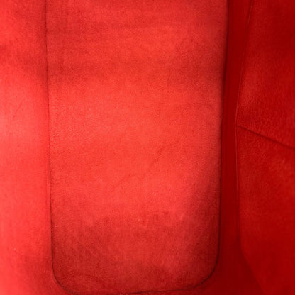 interno  Borsa Alma GM Louis Vuitton in pelle Epi rossa con parti metalliche argentate, munita di due manici stondati. Completa di lucchetto e chiavi, di lusso, usata, originale.