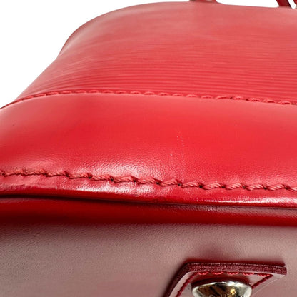 ritocco con colore sul pellame